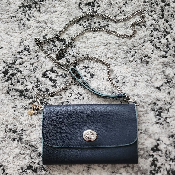 *SOLD* COACH Turnlock Crossbody Navy Saffiano Leather Chain Strap with Charm - Picture 2 of 9